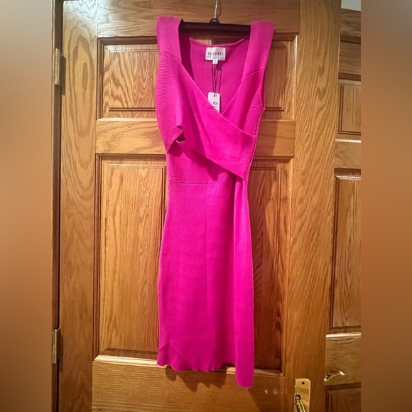 Olive & Oak - Intense Magenta Ribbed Sleeveless Midi Dress - Picture 7 of 13